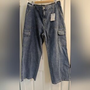 Relaxed Cargo Denim Jeans in Medium Blue